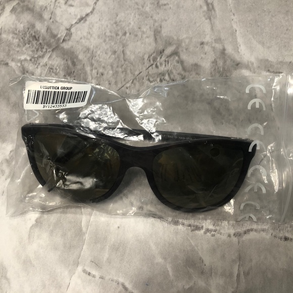 New & Authentic Prada SPR 20S-F Sunglasses - Picture 2 of 5